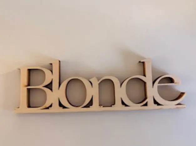 Kydra word « Blonde » in wood